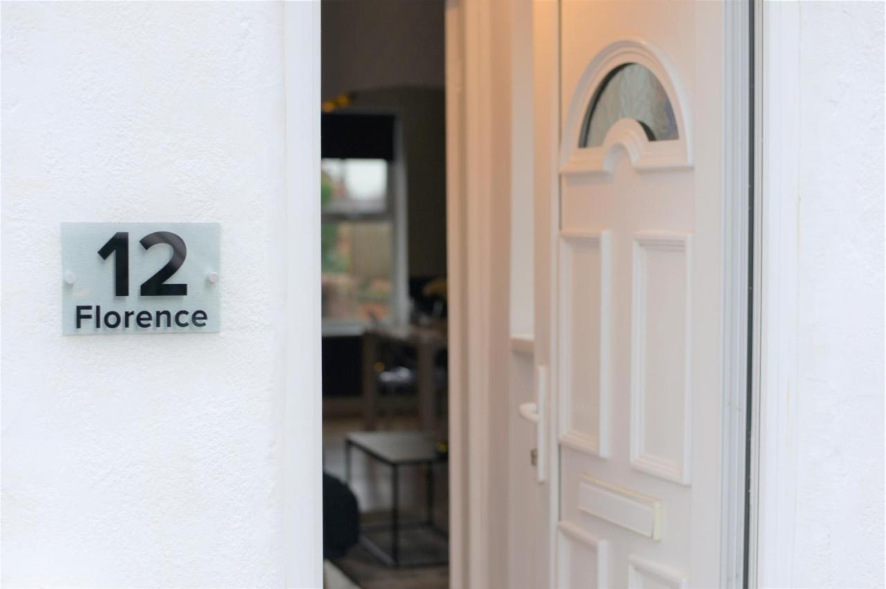 Вилла Florence House Рексем Экстерьер фото